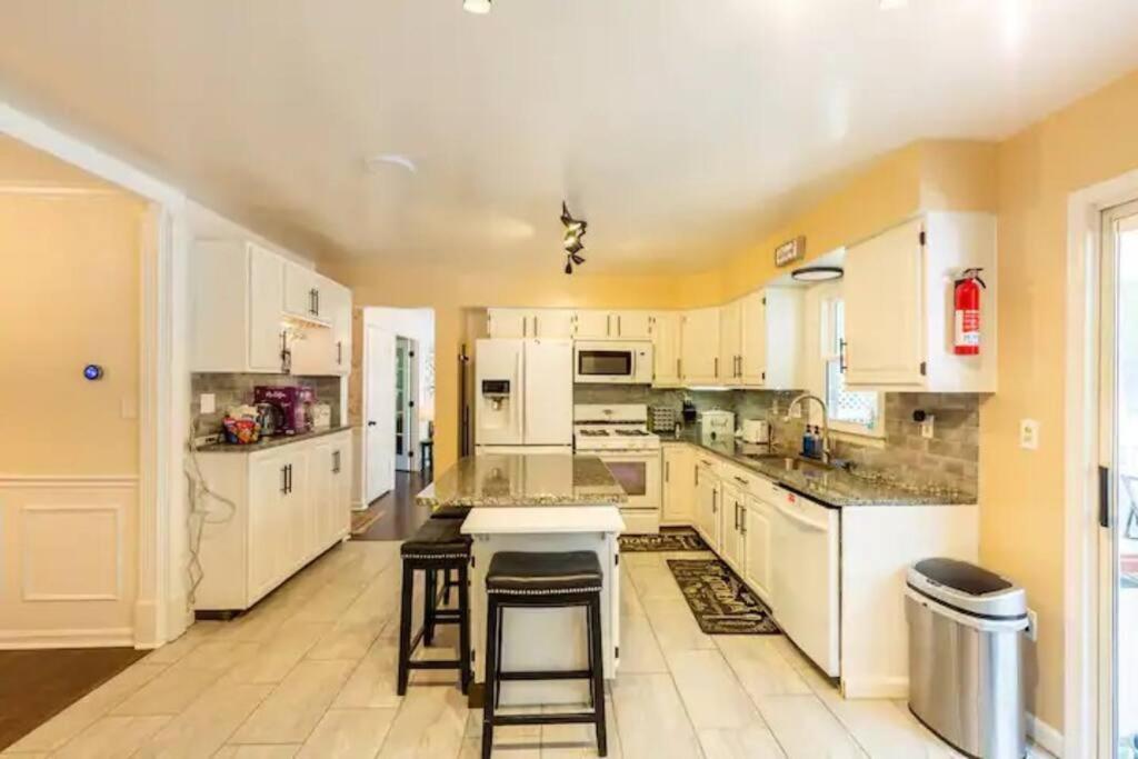 Lrge 5 Bedroom 9 Beds Near Dc-Pool, Hot Tub, Gym, Game Rm, Fire Pit Bowie Exteriér fotografie