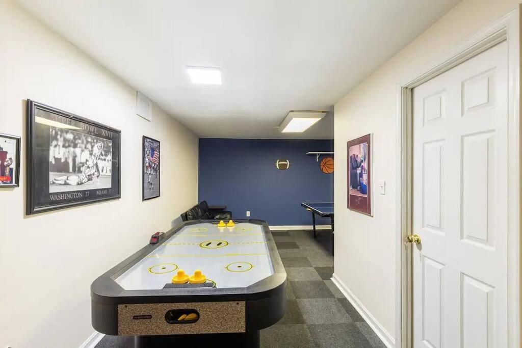 Lrge 5 Bedroom 9 Beds Near Dc-Pool, Hot Tub, Gym, Game Rm, Fire Pit Bowie Exteriér fotografie